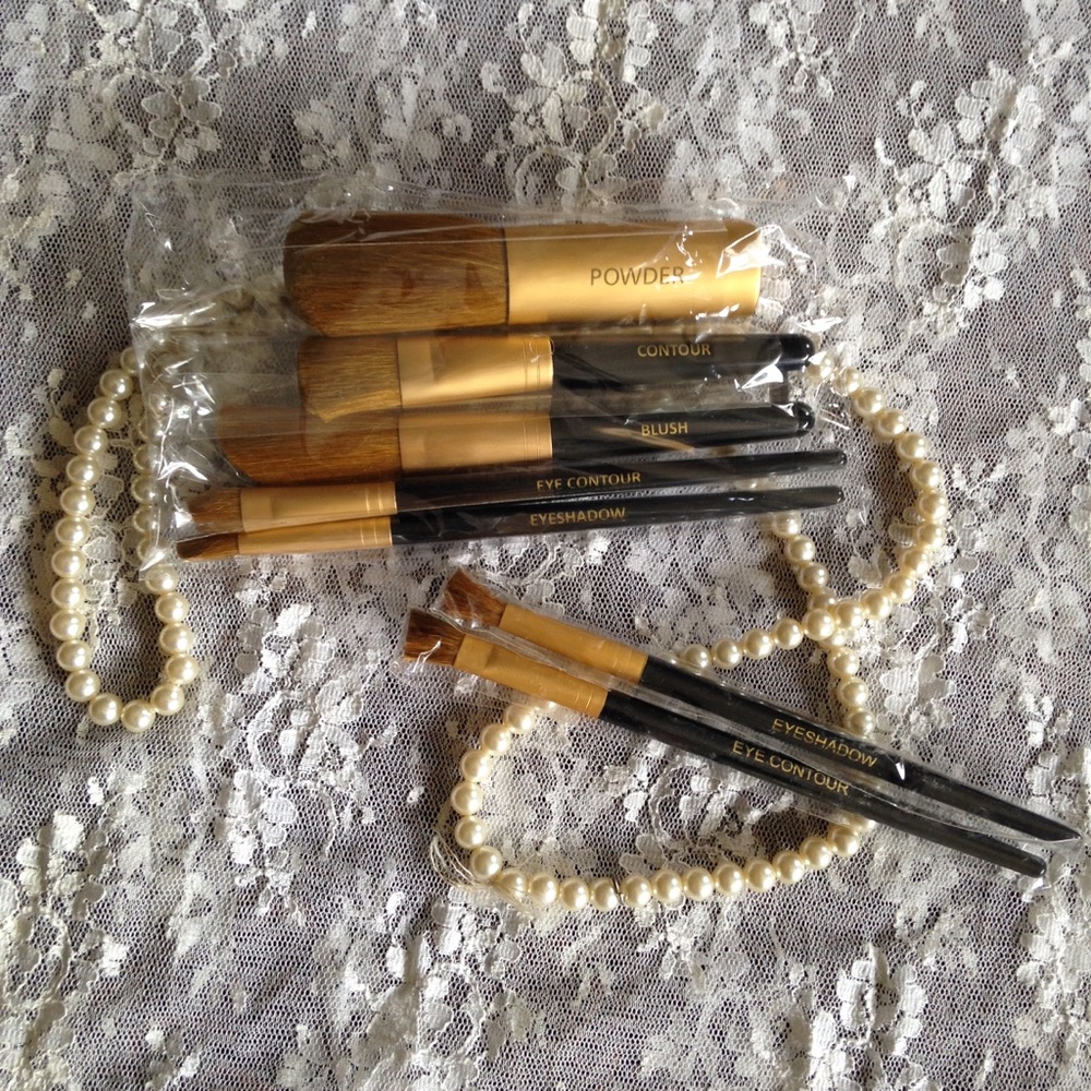 NEW!  7-piece Brush Set